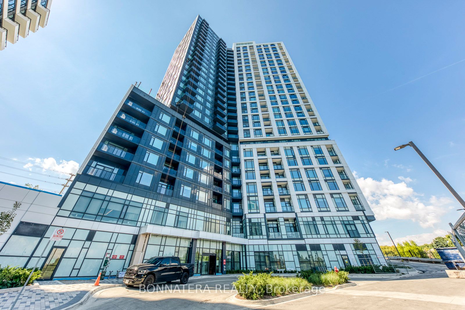 2495 Eglinton Avenue W 1810