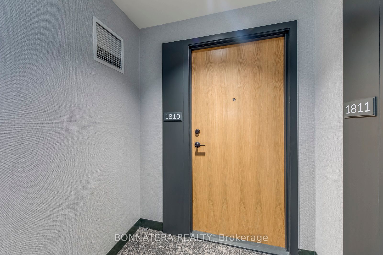2495 Eglinton Avenue W 1810