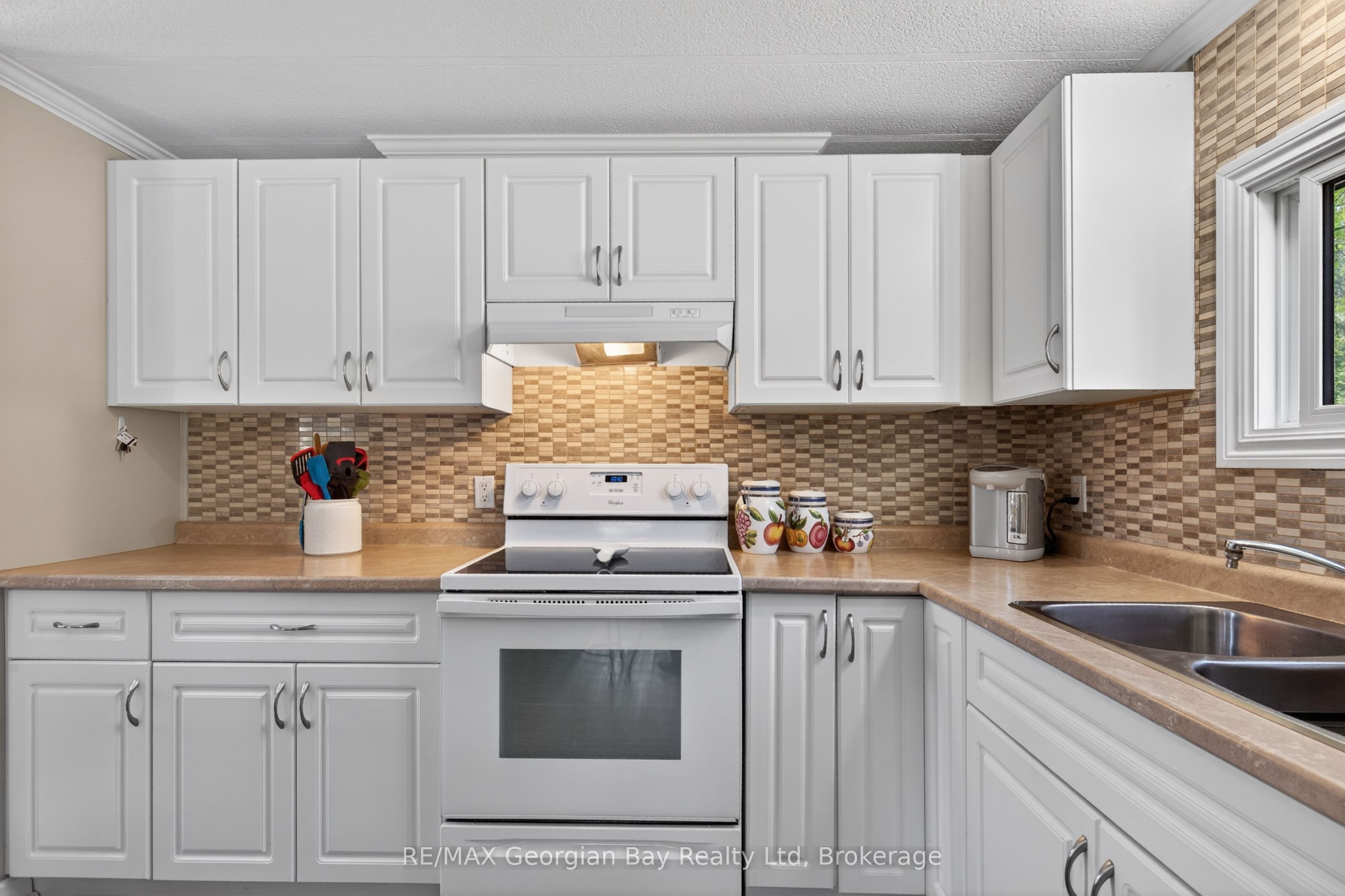 5263 Elliott Side Road 81