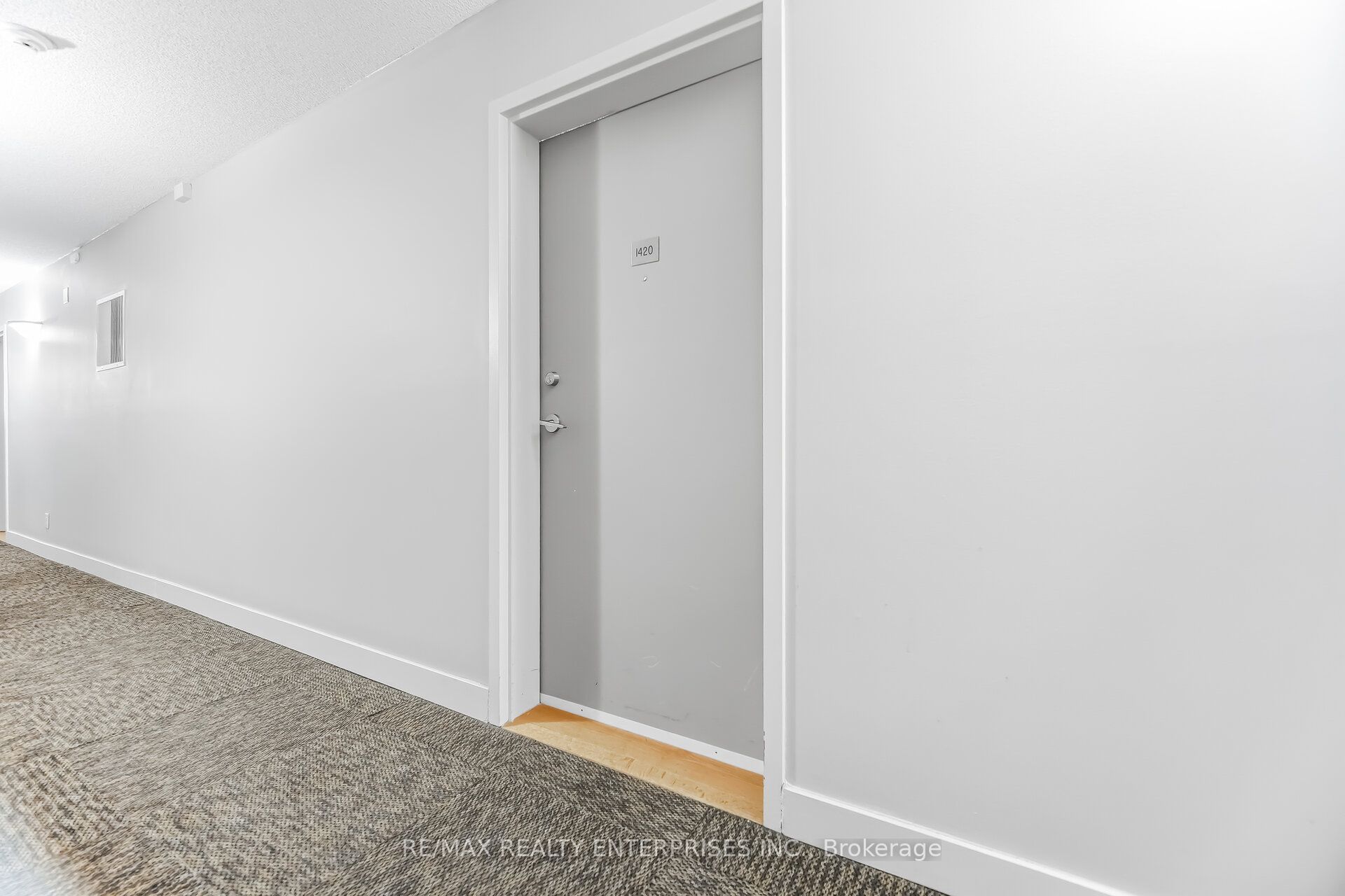 8 Dayspring Circle 1420