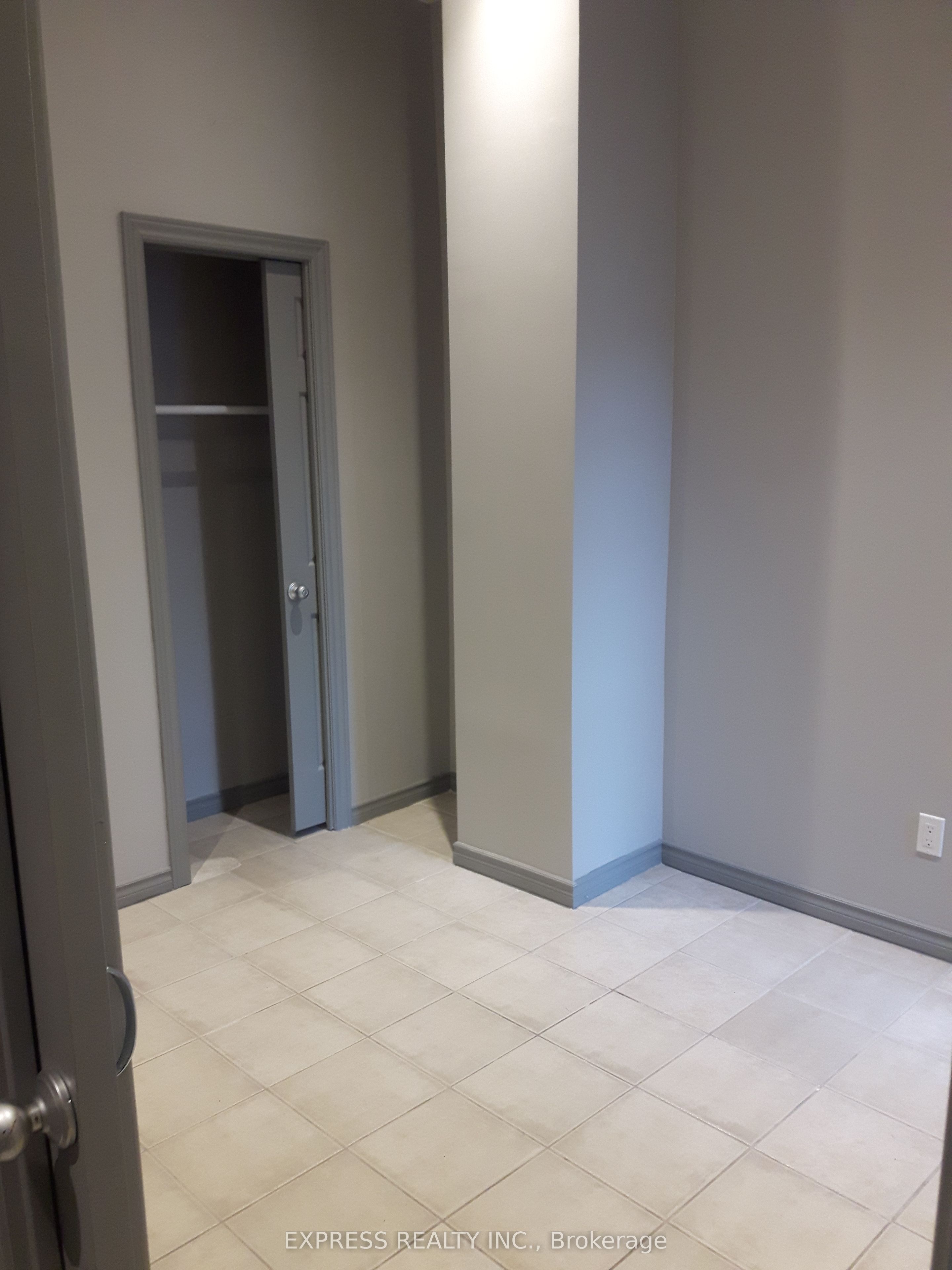 304 Broadview Avenue E Upper