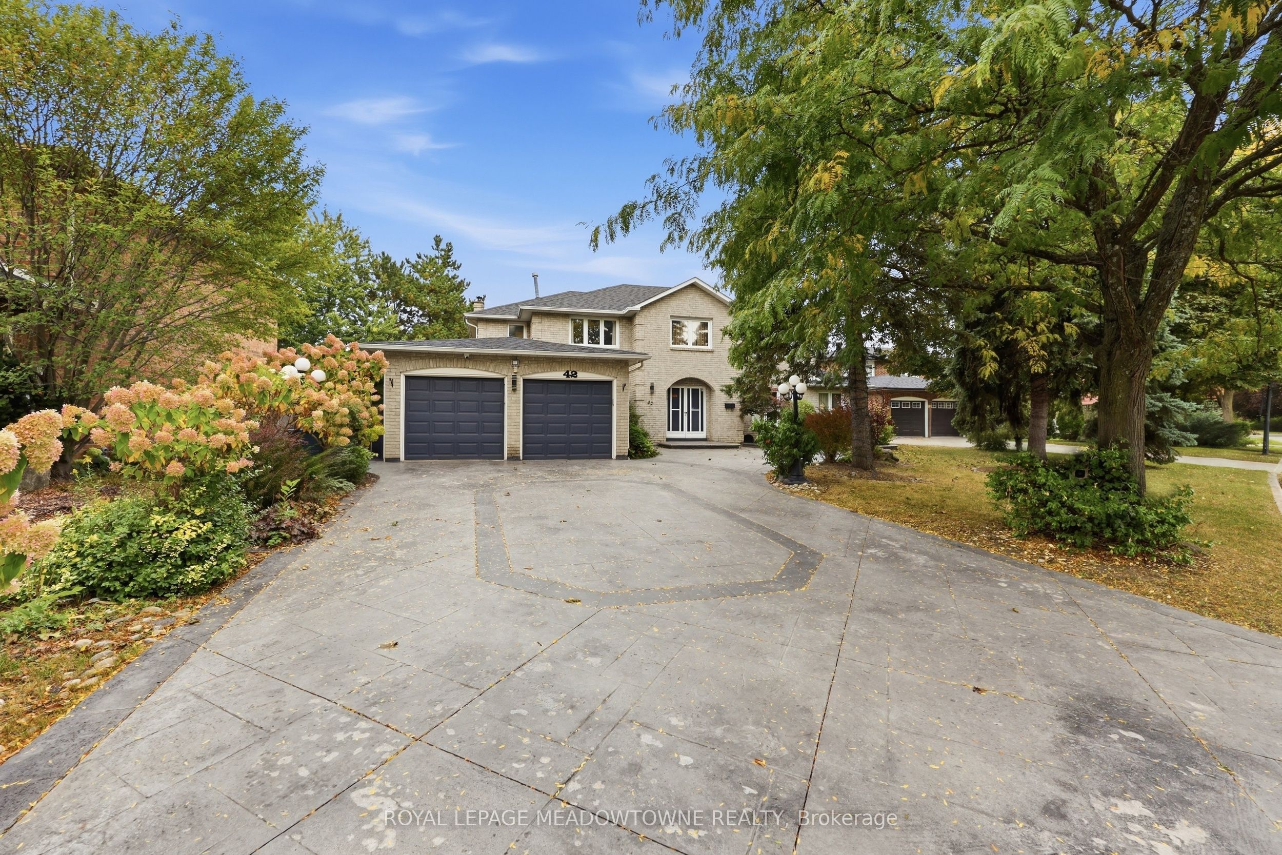 42 Dawnridge Trail