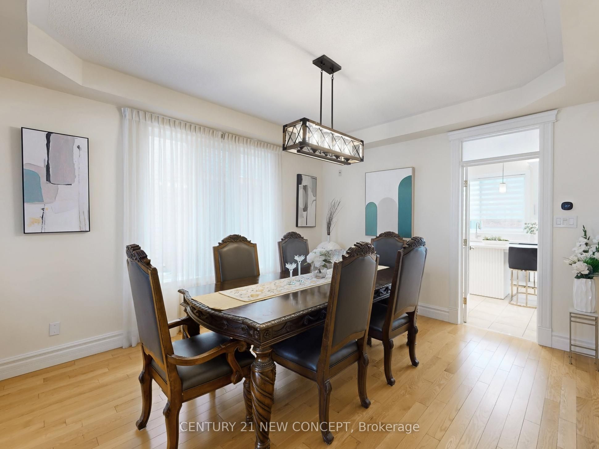 2208 Glengrove Crescent