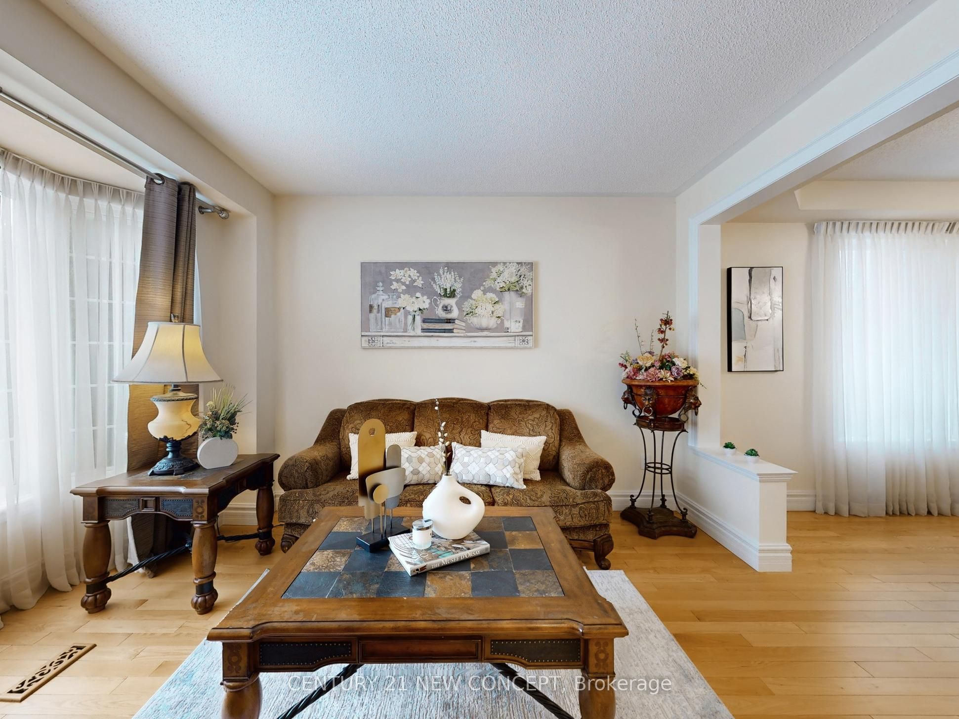 2208 Glengrove Crescent