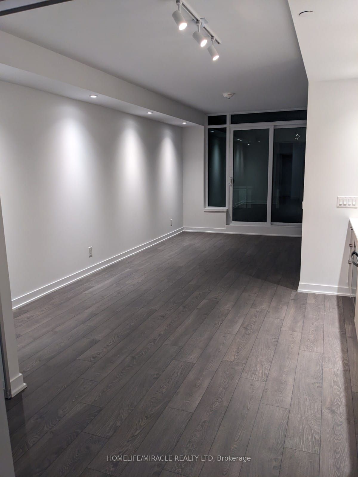 1928 Lakeshore Boulevard 3803
