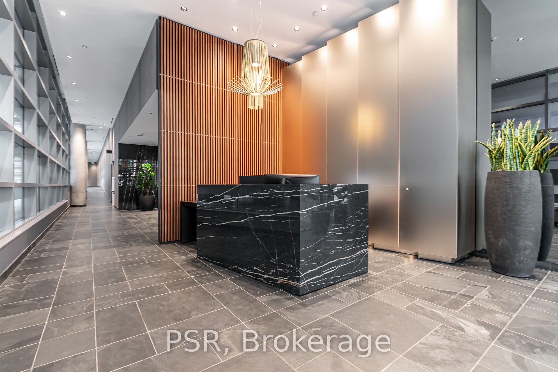 650 King Street W 909