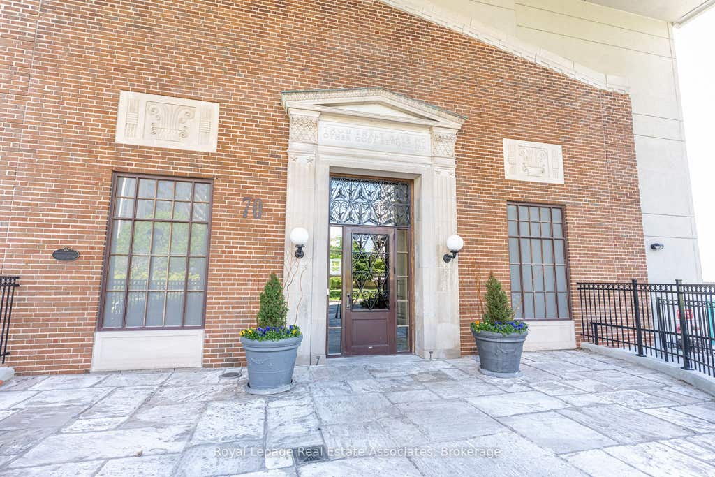 Photo of 70 High Park Avenue #705, Toronto, ON M6P 1A1 (MLS # W13232942)
