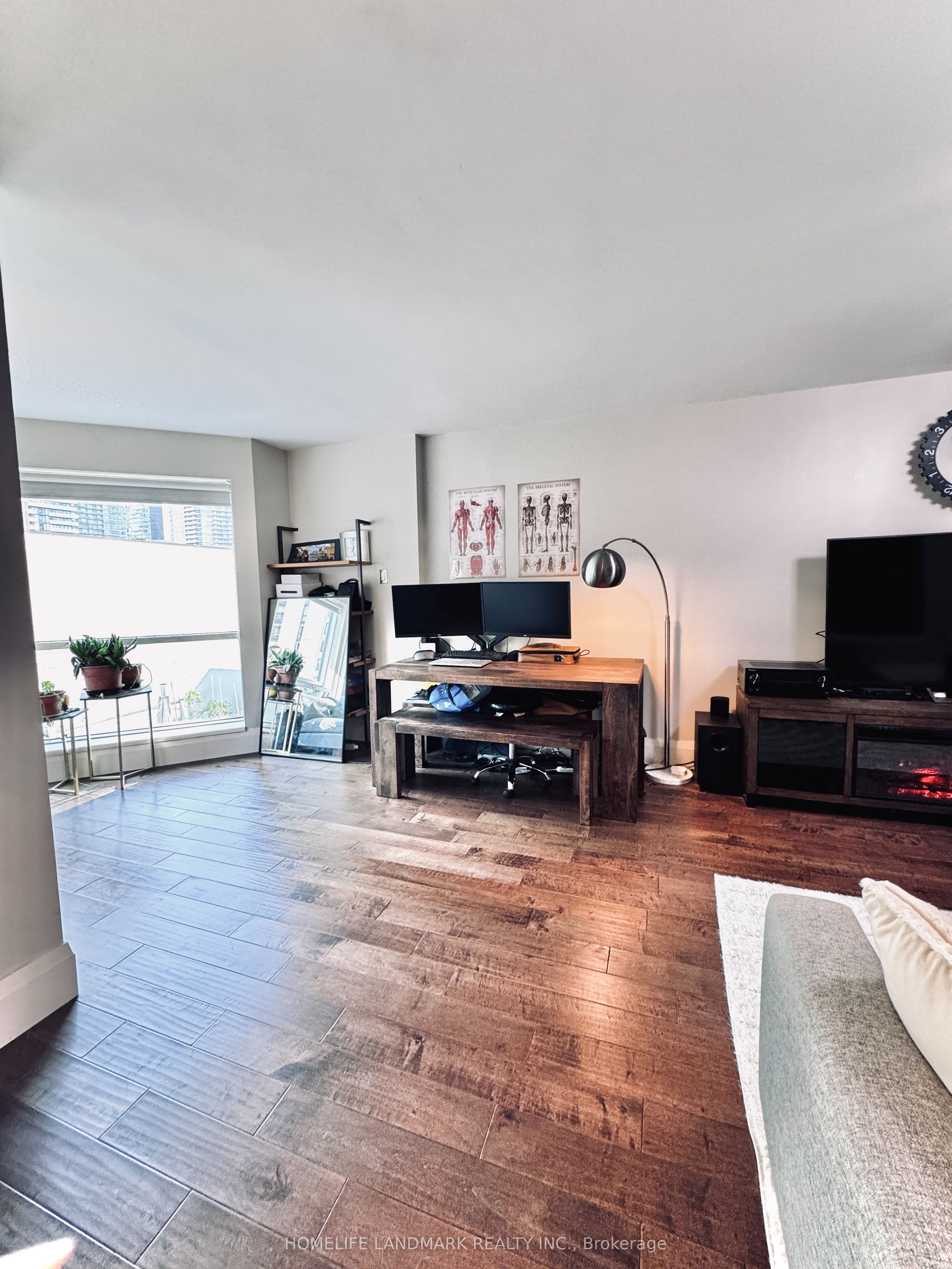 10 Queens Quay W 408