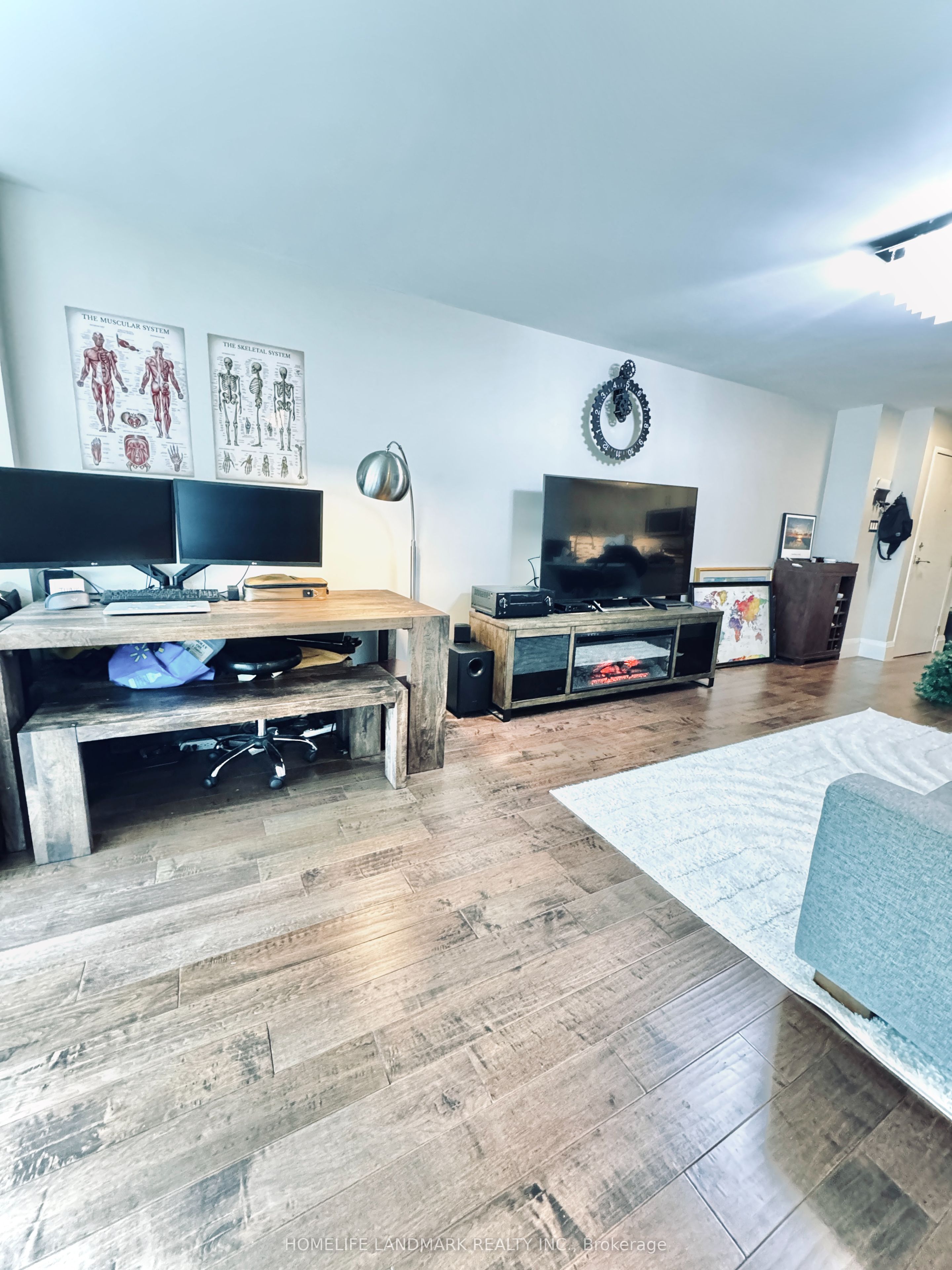 10 Queens Quay W 408