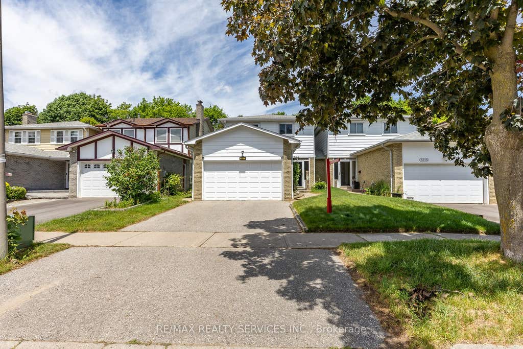 Photo of 1217 Gloucester Square, Pickering, ON L1V 3P7 (MLS # E13704634)