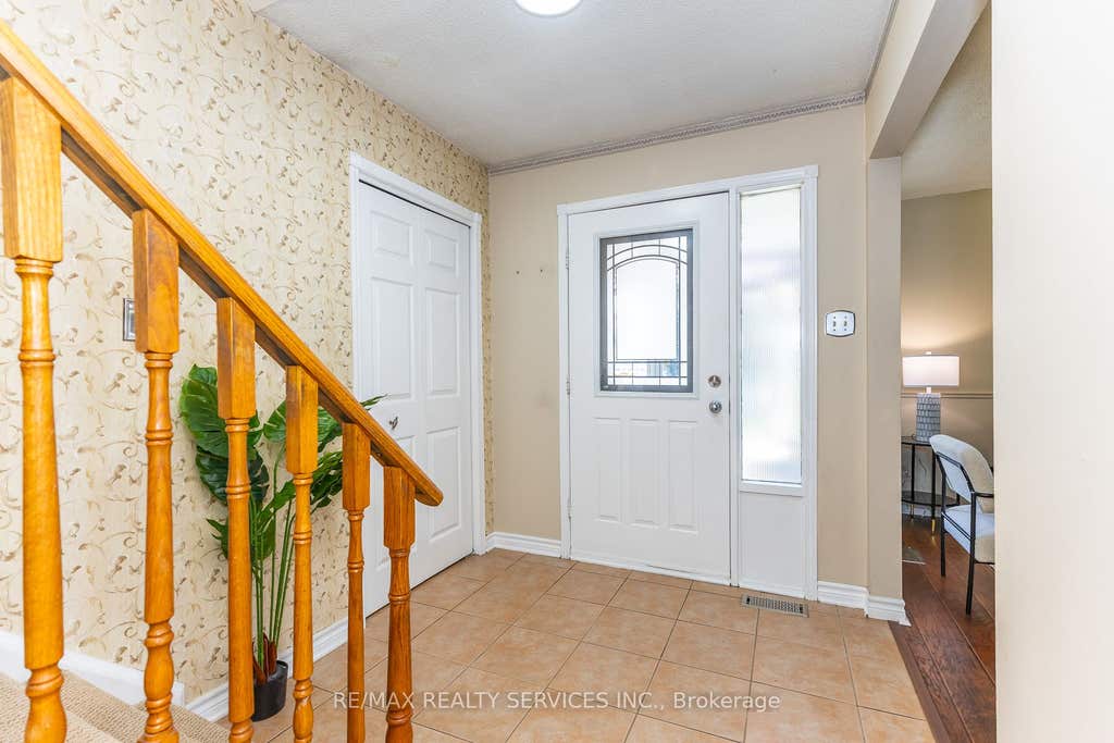 Photo of 1217 Gloucester Square, Pickering, ON L1V 3P7 (MLS # E13704634)