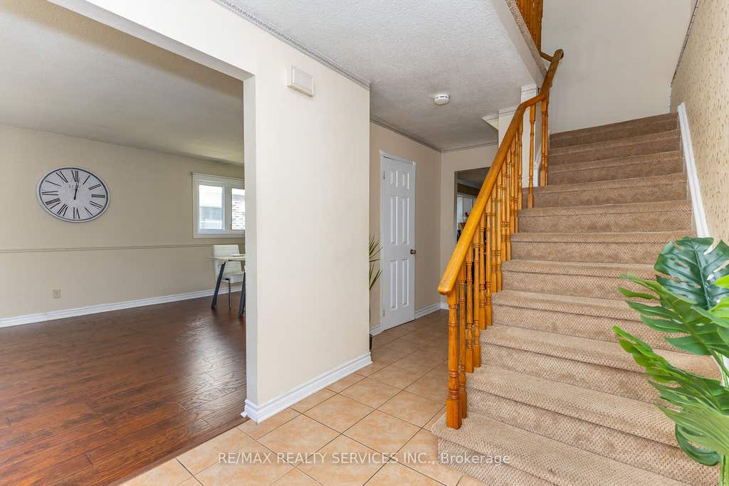 Photo of 1217 Gloucester Square, Pickering, ON L1V 3P7 (MLS # E13704634)