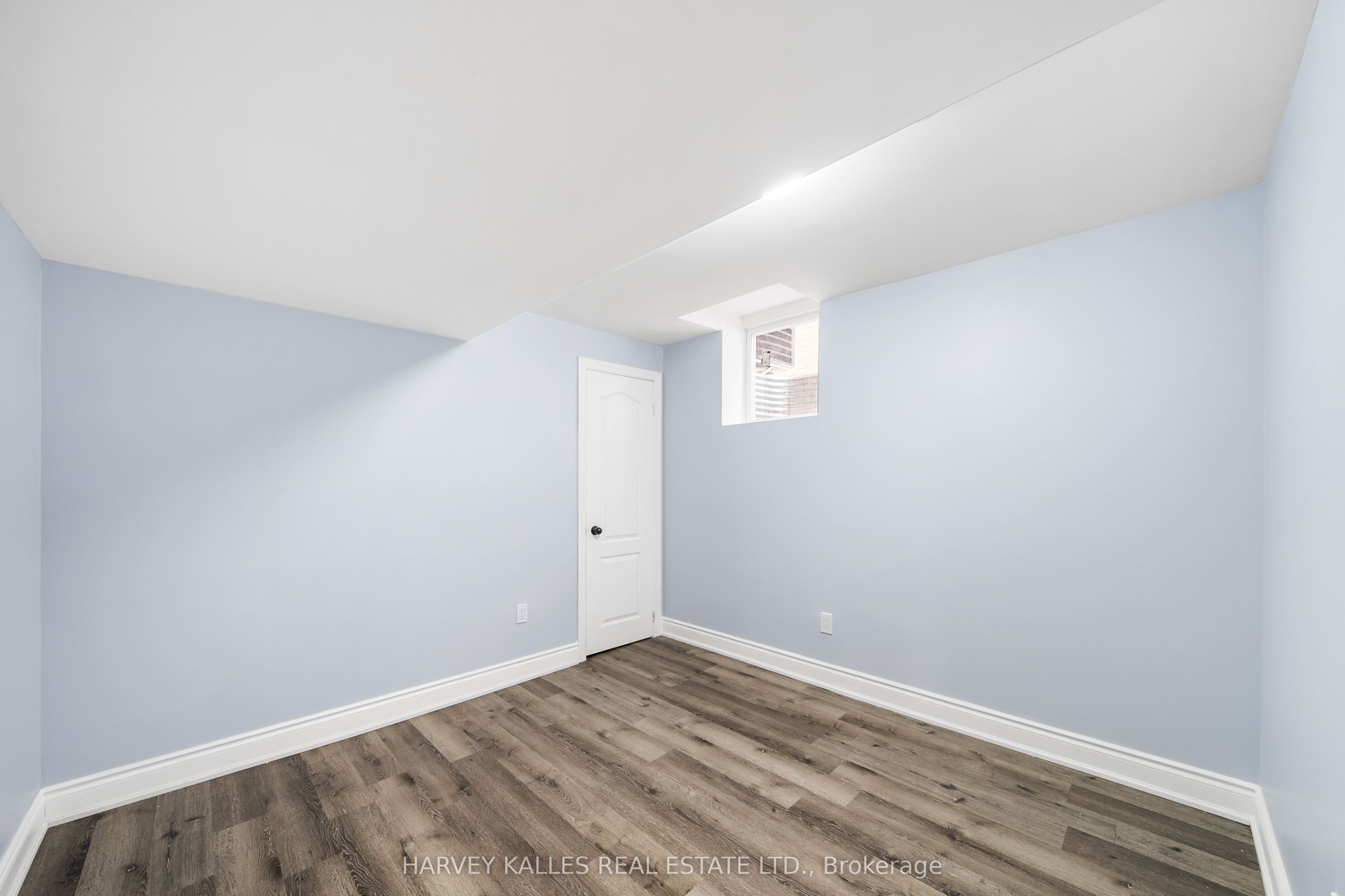 Photo 1 of 16 — 11 Blue Oak Avenue Bsmt, Brampton, ON L6R 1C1