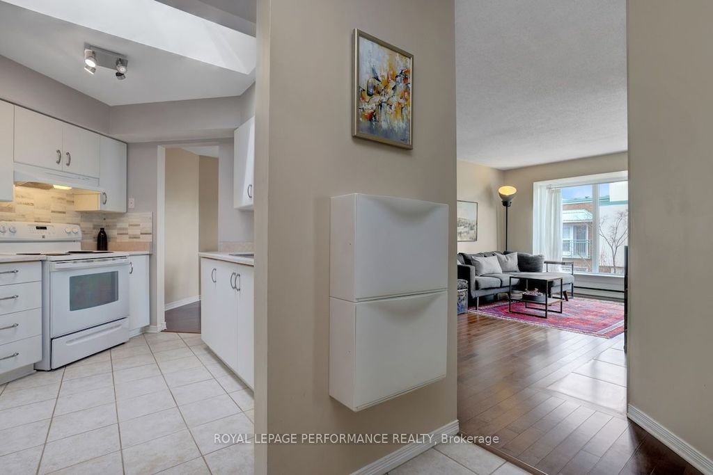 Photo of 1 Columbus Avenue #401D, Overbrook - Castleheights and Area, ON K1K 4L1 (MLS # X13064690)