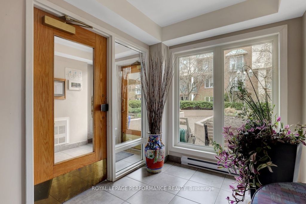 Photo of 1 Columbus Avenue #401D, Overbrook - Castleheights and Area, ON K1K 4L1 (MLS # X13064690)