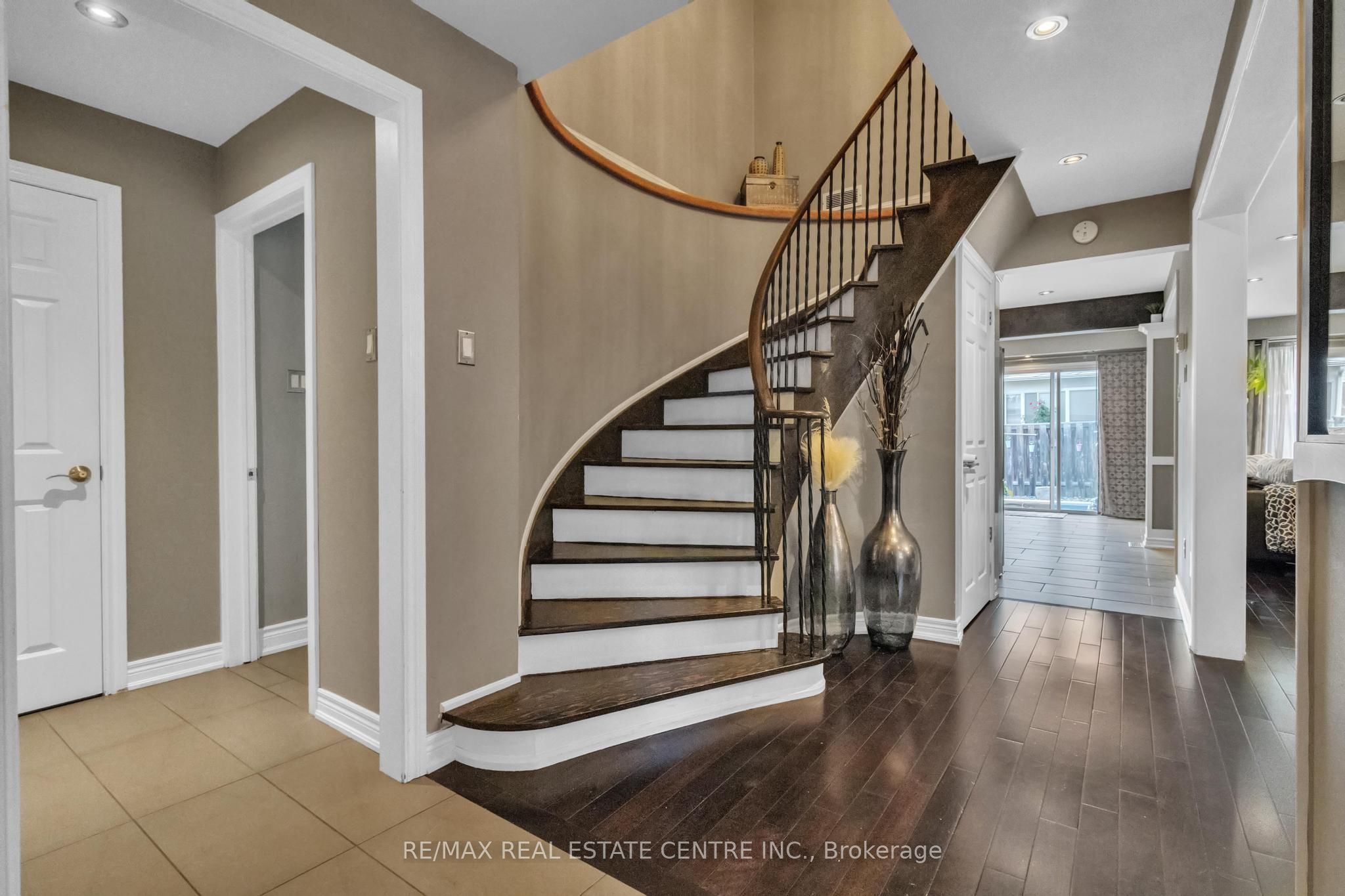 23 Oleander Crescent N