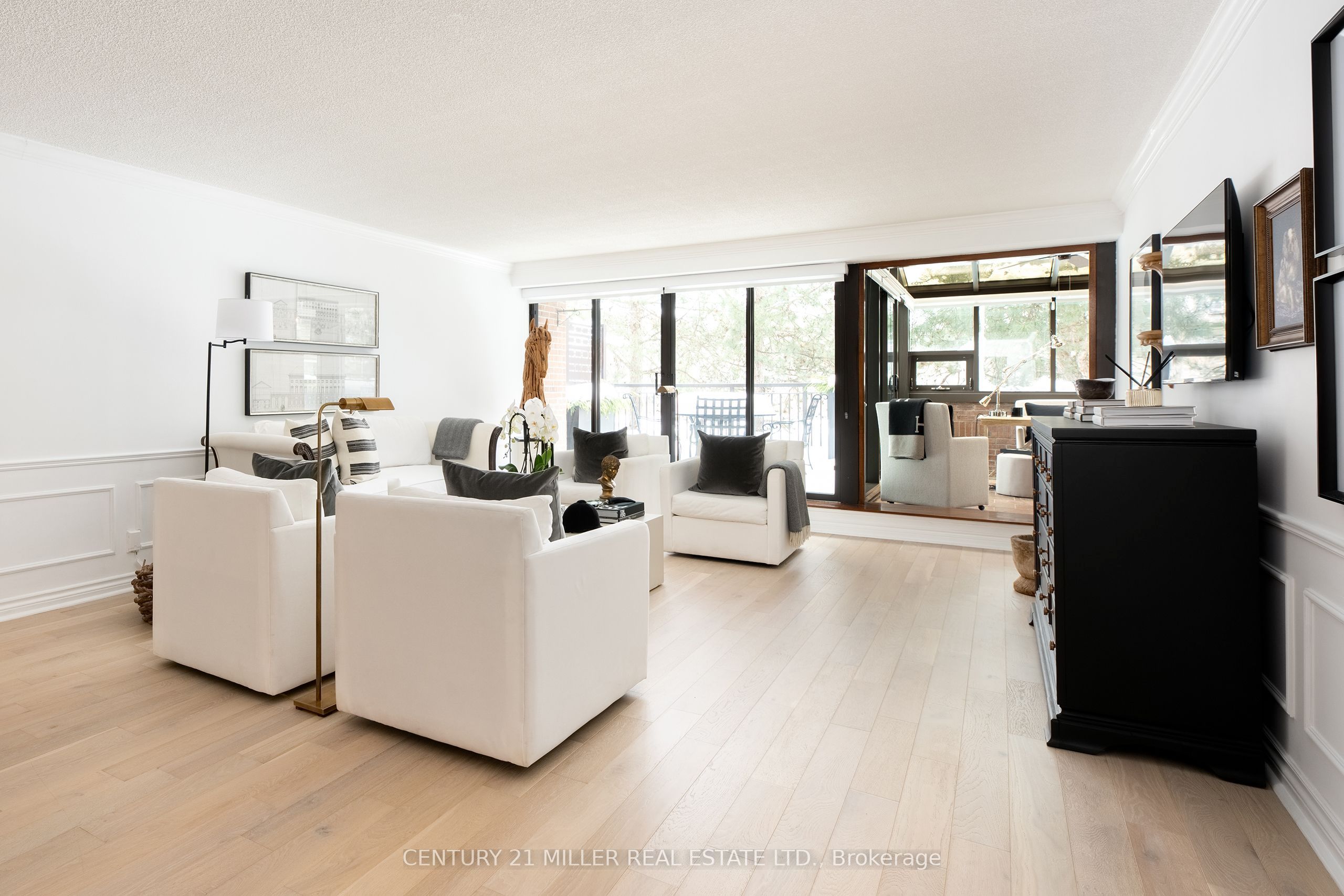 100 Lakeshore Road E 201