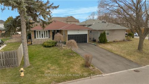 3 Hartsdale Drive Toronto ON M9R 2S1