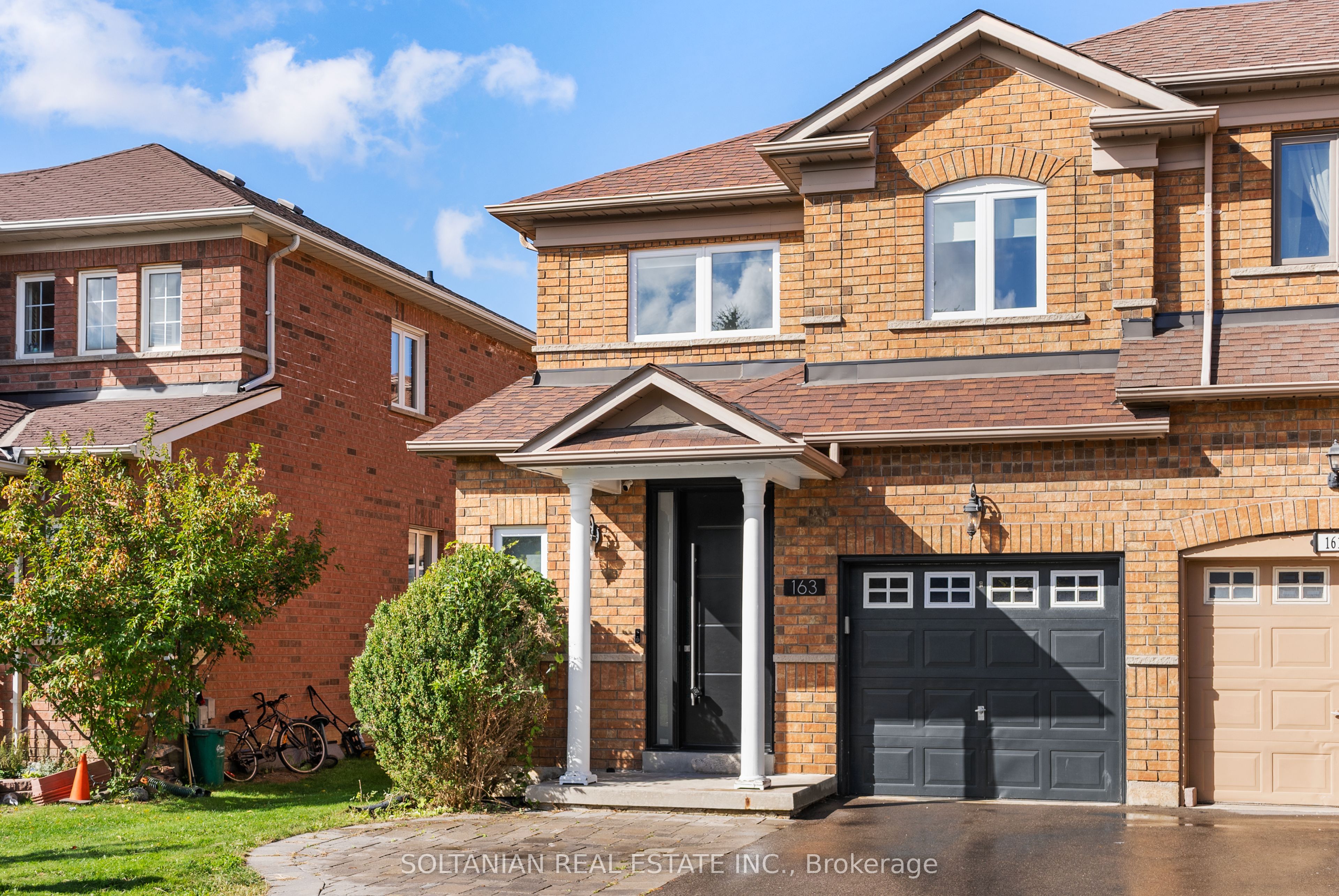 163 Wildberry Crescent