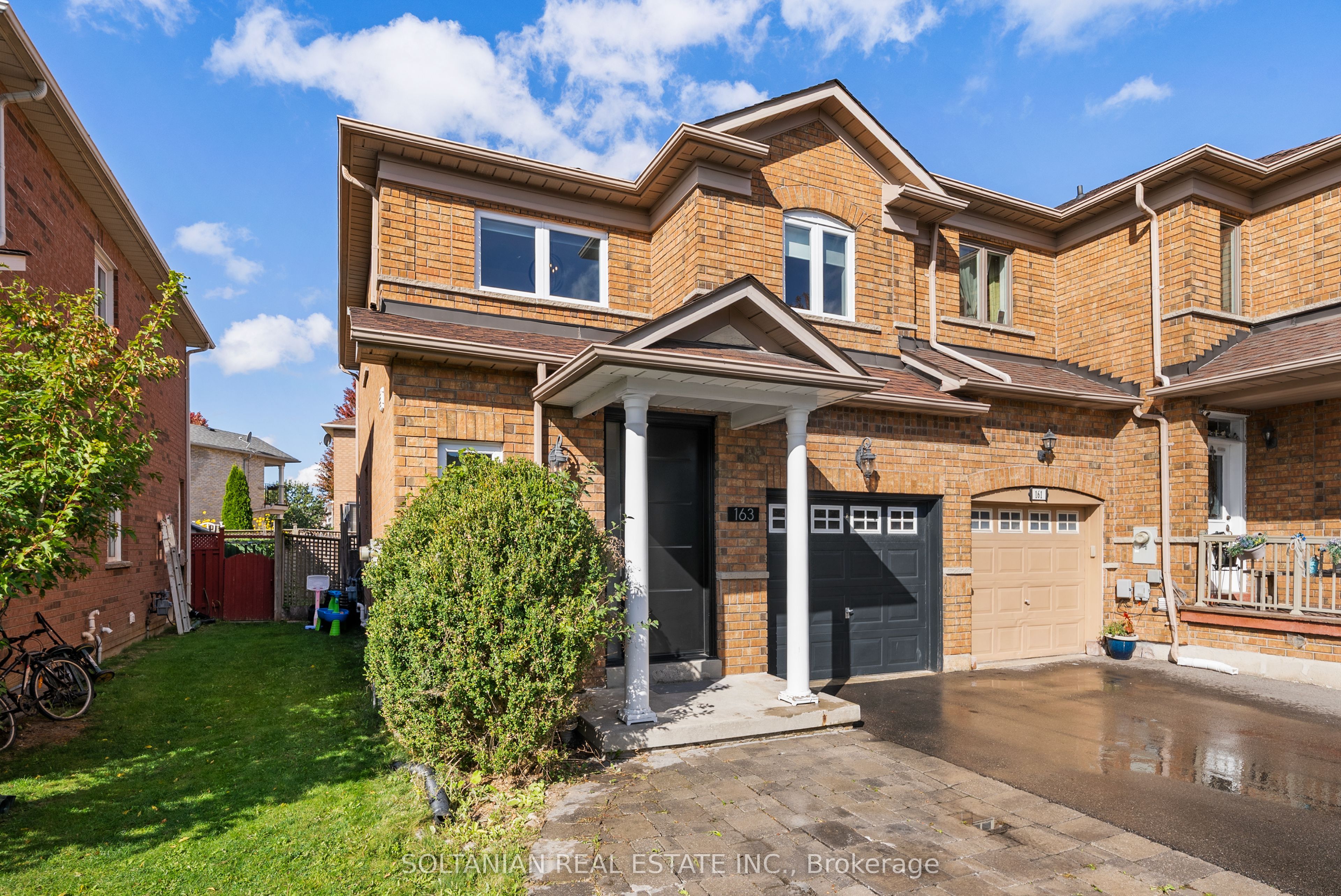163 Wildberry Crescent