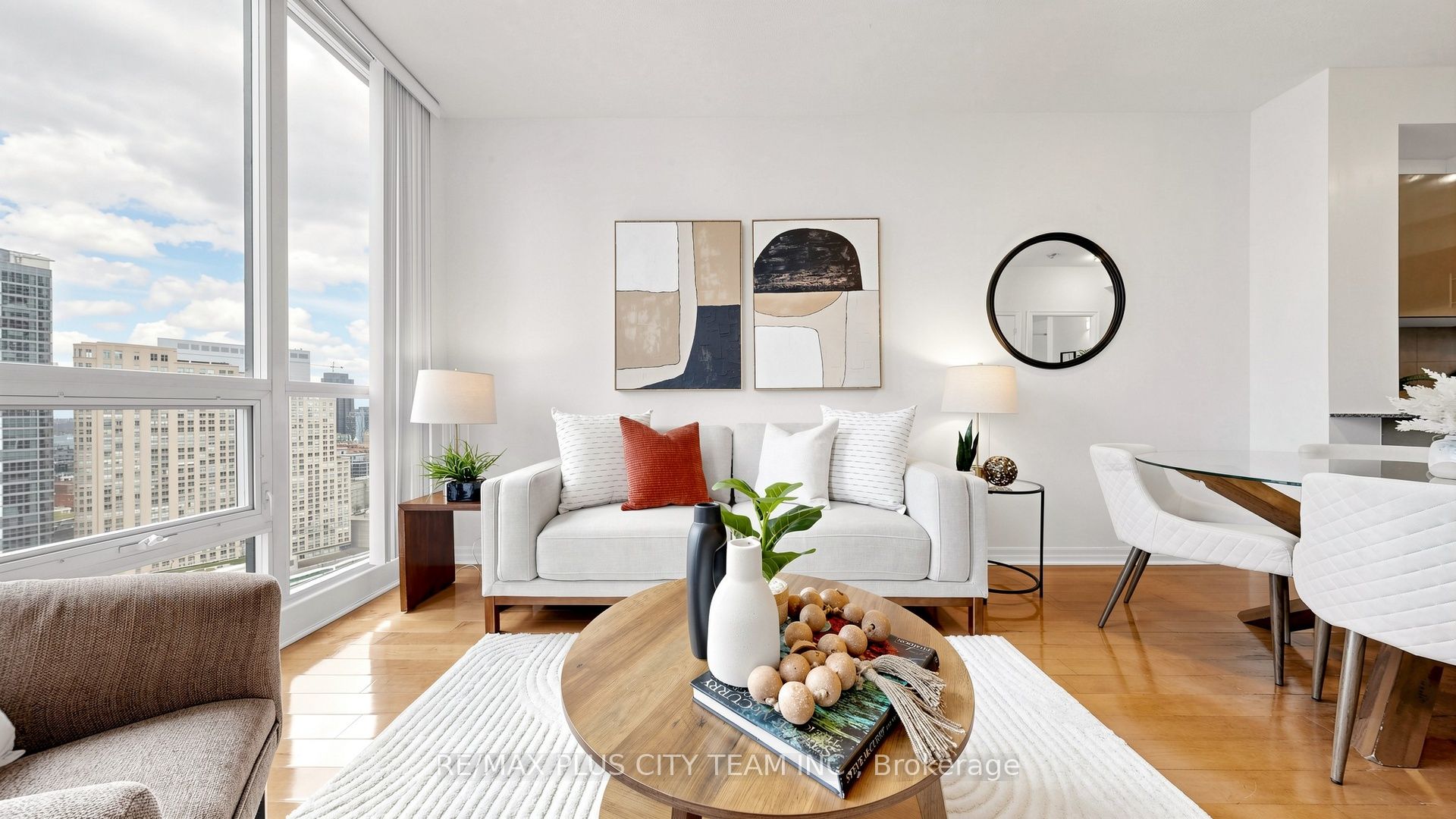 16 Yonge Street 2604
