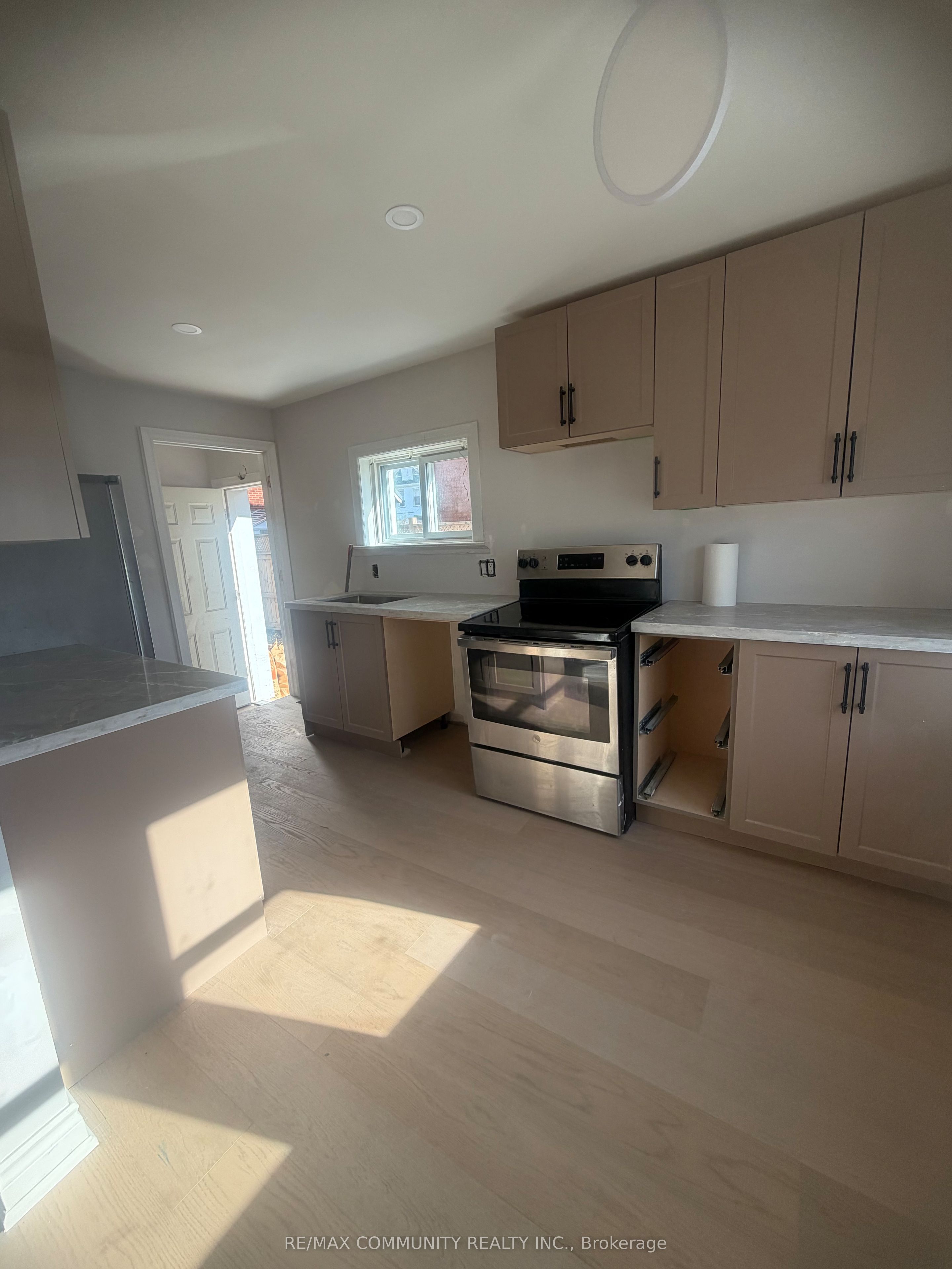 70 Colborne Street W