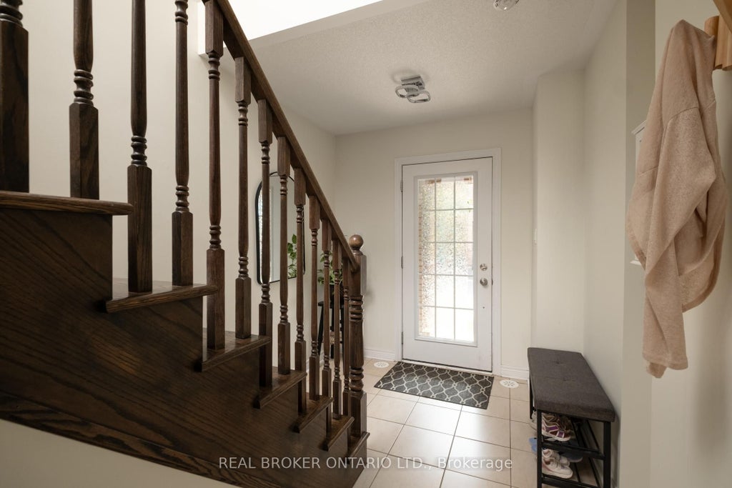 Photo of 2280 Baronwood Drive #81, Oakville, ON L6M 4Z5 (MLS # W13792968)