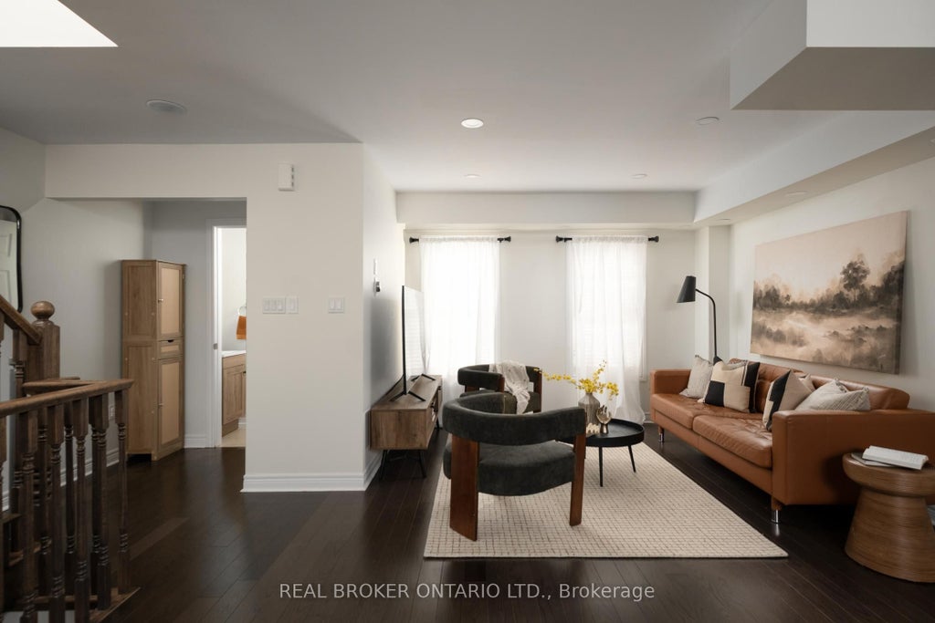 Photo of 2280 Baronwood Drive #81, Oakville, ON L6M 4Z5 (MLS # W13792968)
