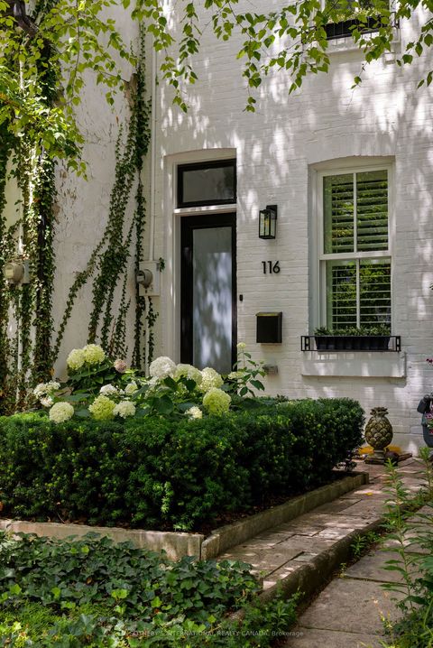 116 Shaftesbury Avenue Toronto ON M4T 1A5