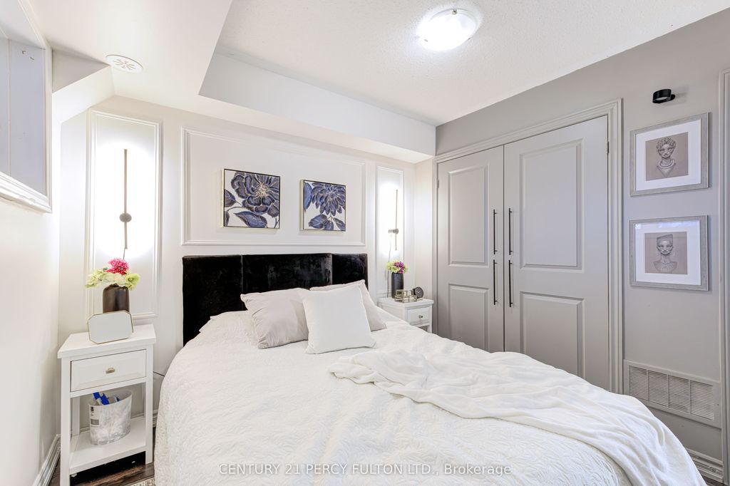 Photo of 2566 William Jackson Drive, Pickering, ON L1X 0E5 (MLS # E13038496)