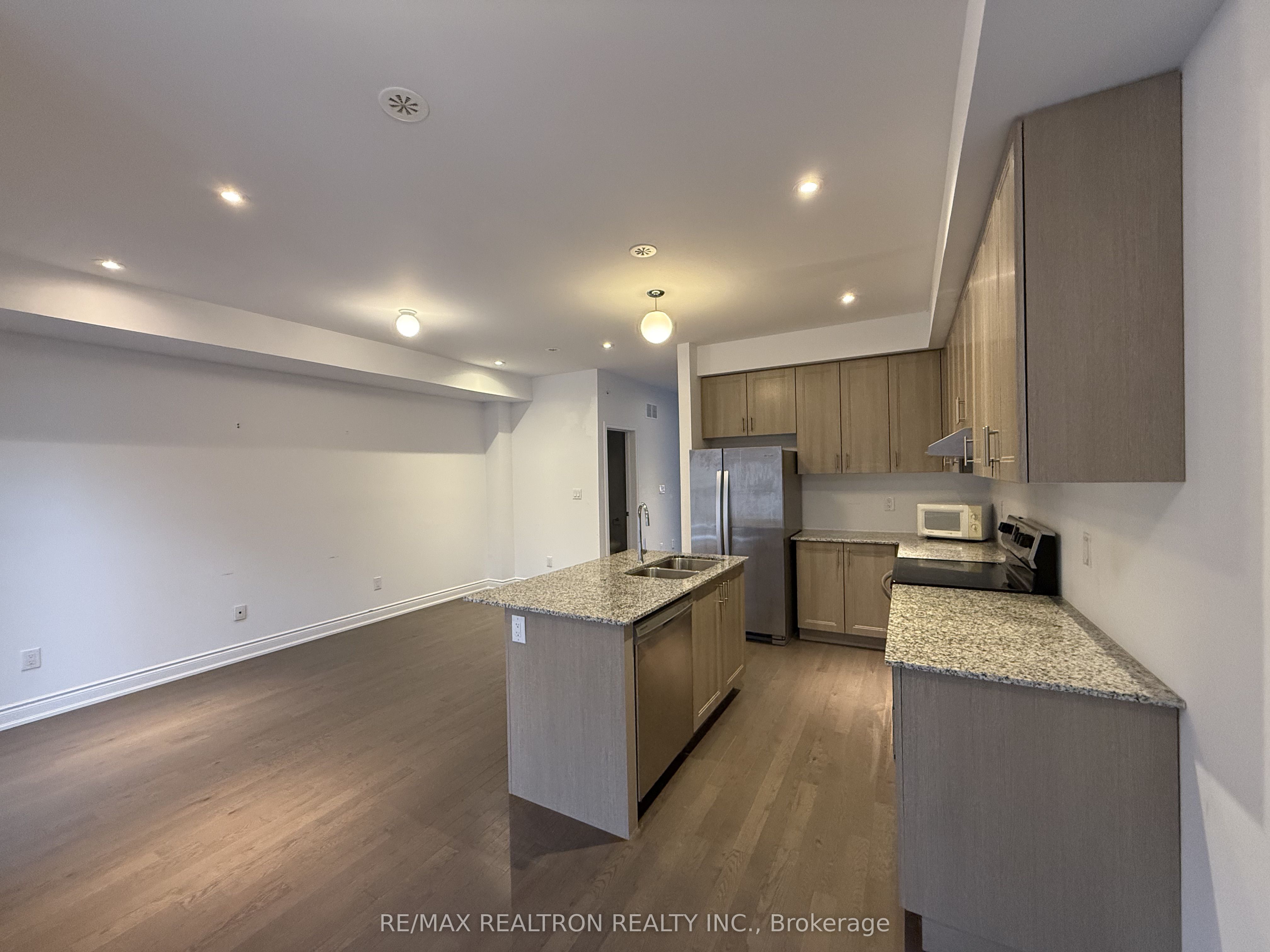 4120 Highway 7 N/A E Upper