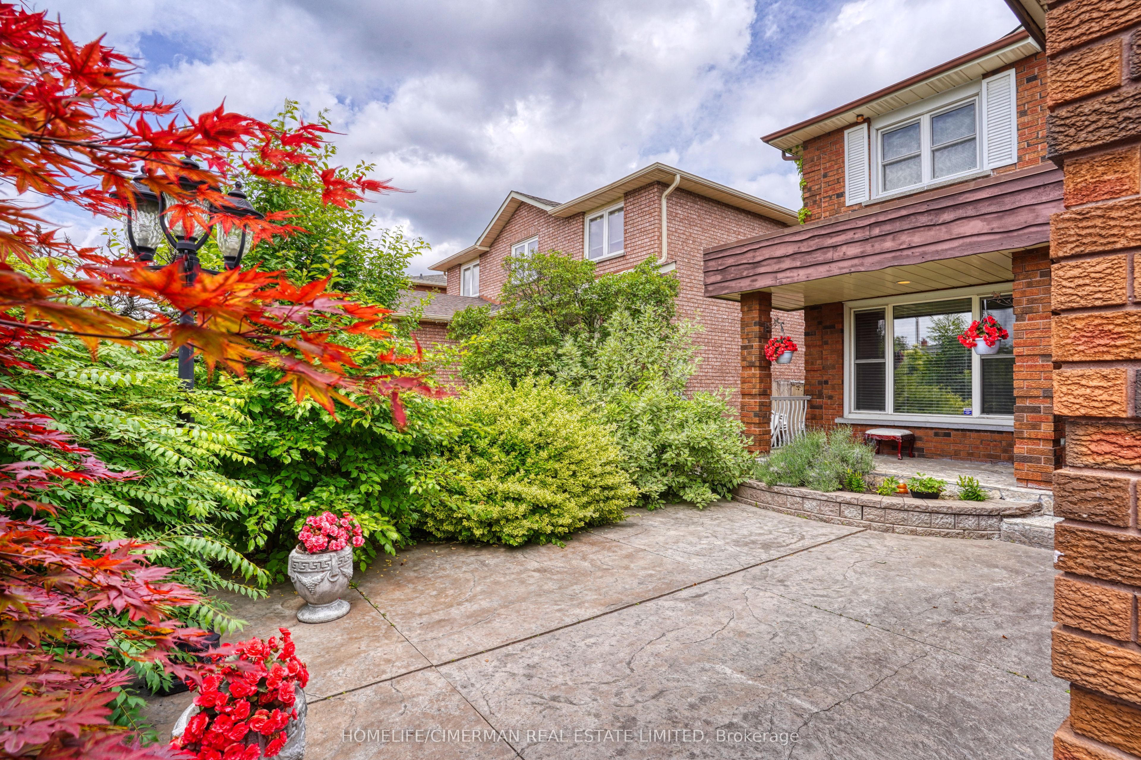 40 Queenston Crescent