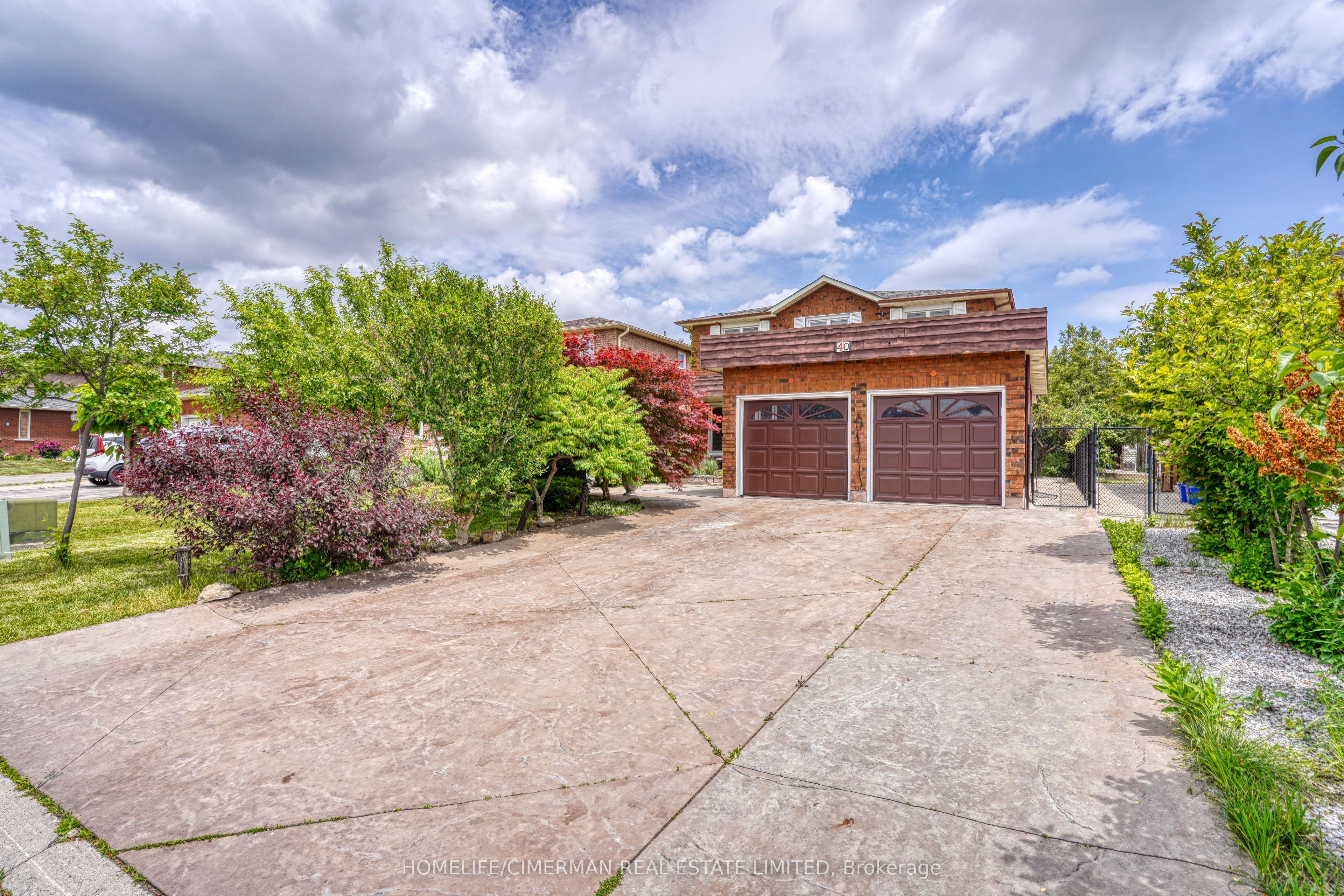 40 Queenston Crescent