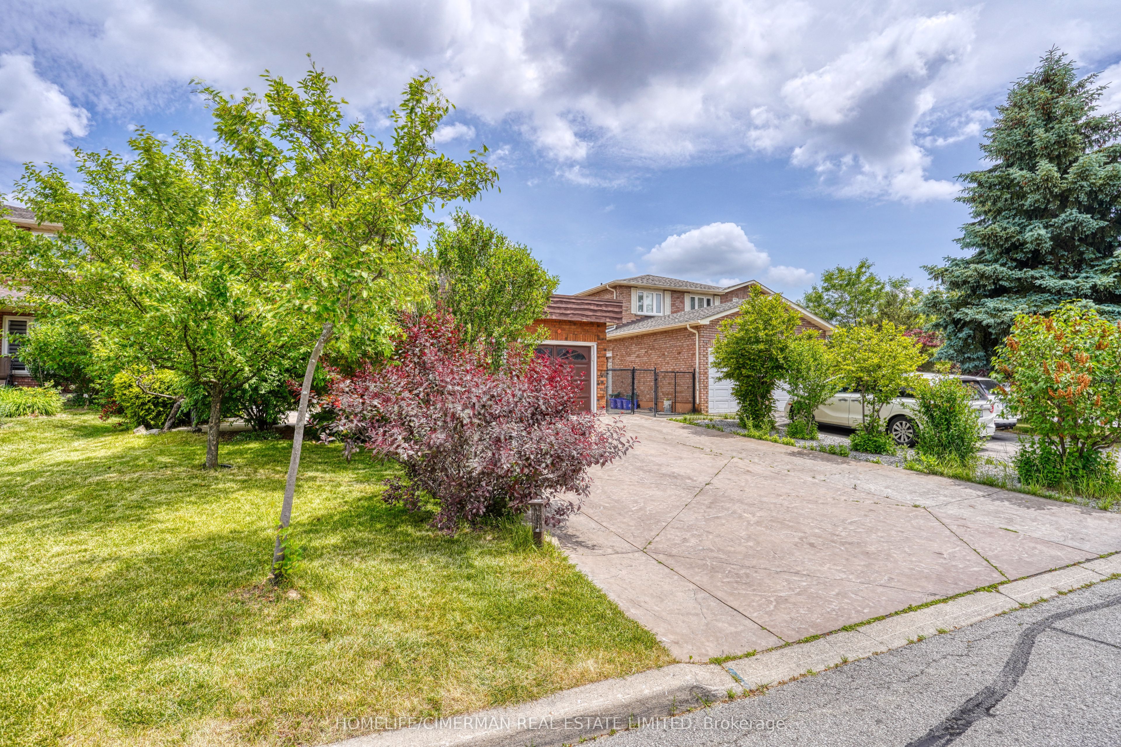 40 Queenston Crescent