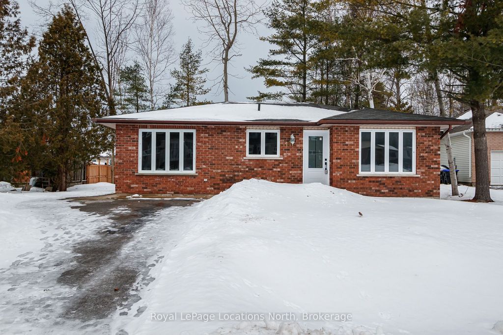 Photo of 11 Lisbon Court, Wasaga Beach, ON L9Z 1L2 (MLS # S12705092)