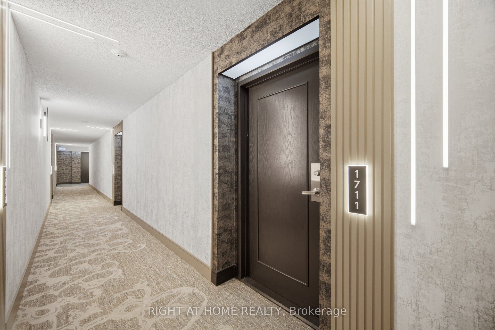 1276 Maple Crossing Boulevard 1711