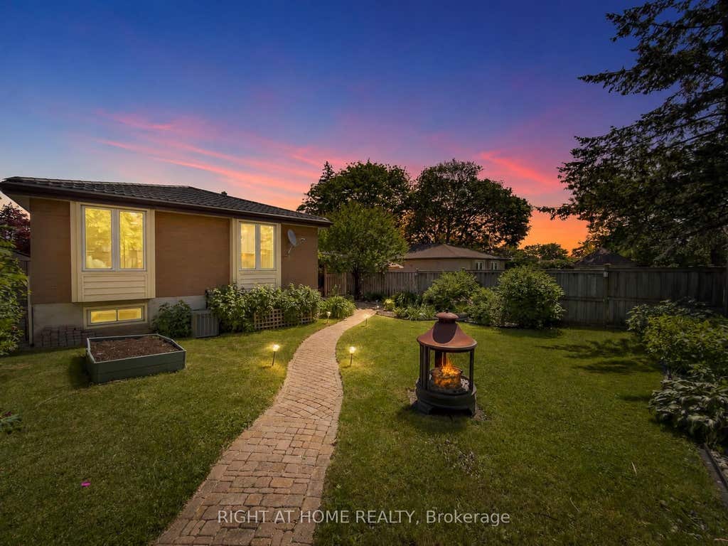 Photo of 1324 Bodley Road, Mississauga, ON L5J 3W9 (MLS # W13442744)