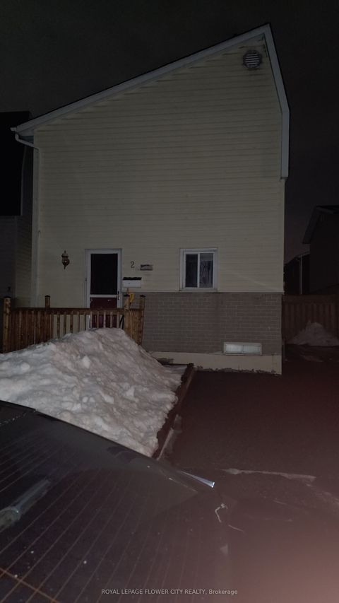 2 Hyde Park Court Brampton ON L6S 1Y6