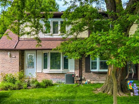 Photo of 199 Hollyberry Trail, Toronto, ON M2H 2P3 (MLS # C12382826)