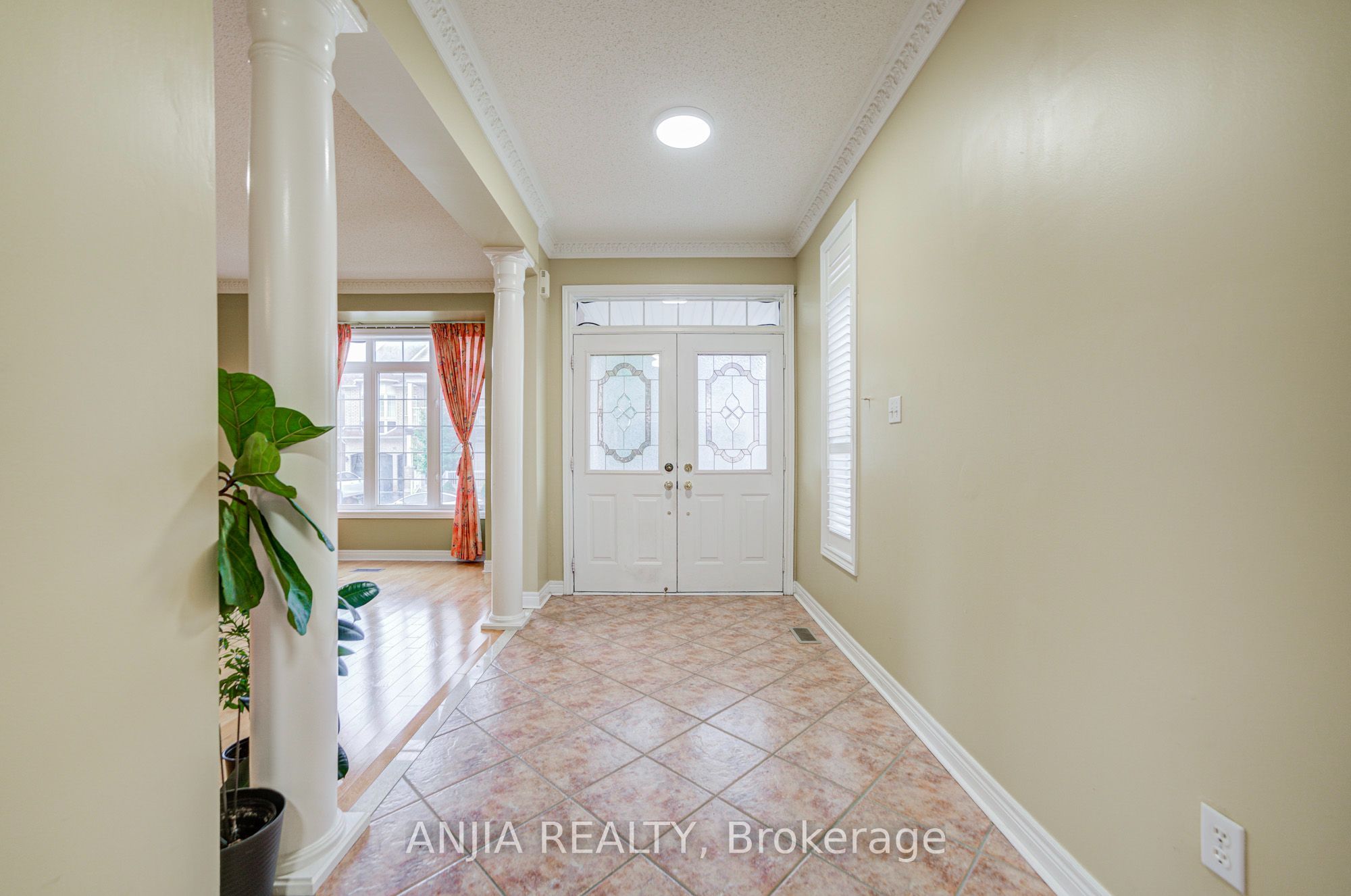 23 Ayhart Street E
