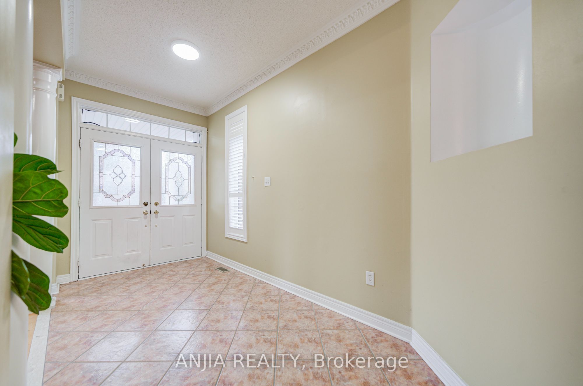 23 Ayhart Street E