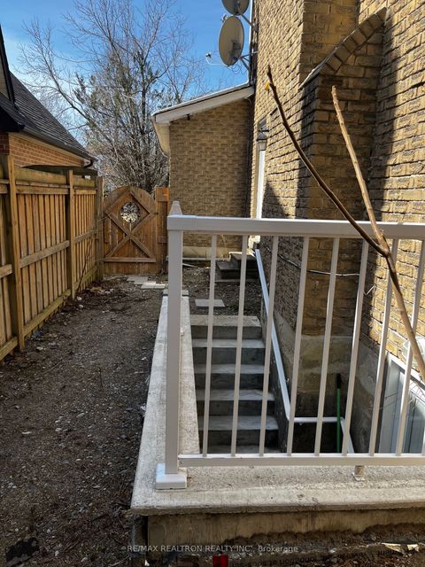 35 FERN VALLEY Crescent Richmond Hill ON L4E 2J3