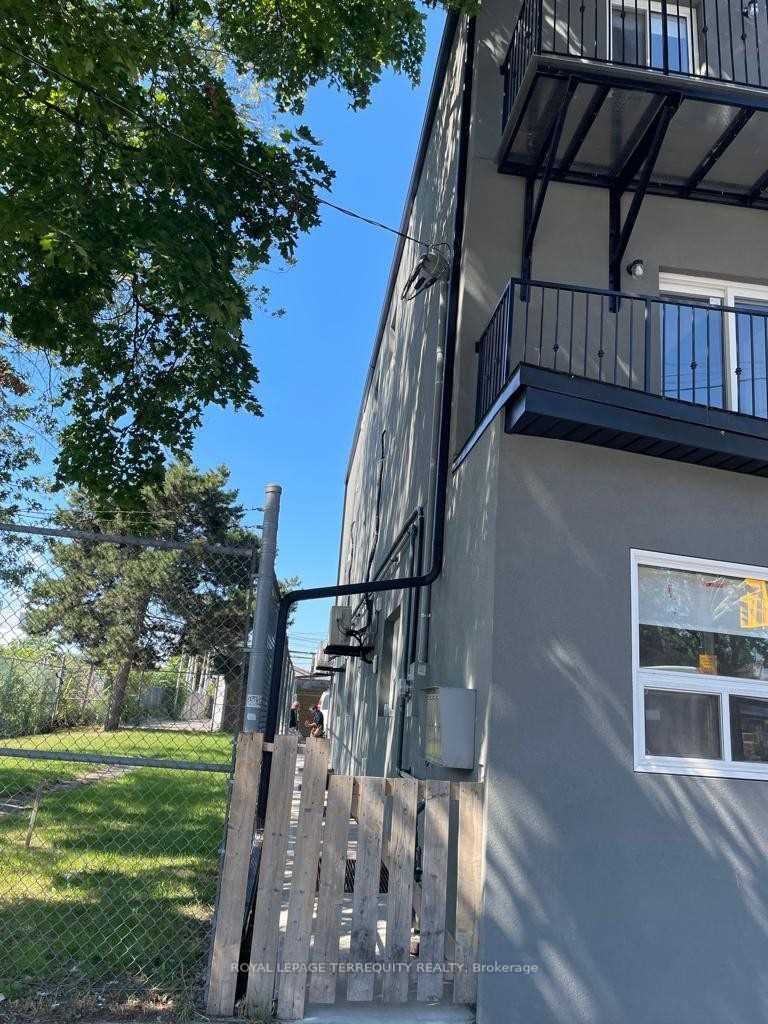 646 Lansdowne Avenue 3