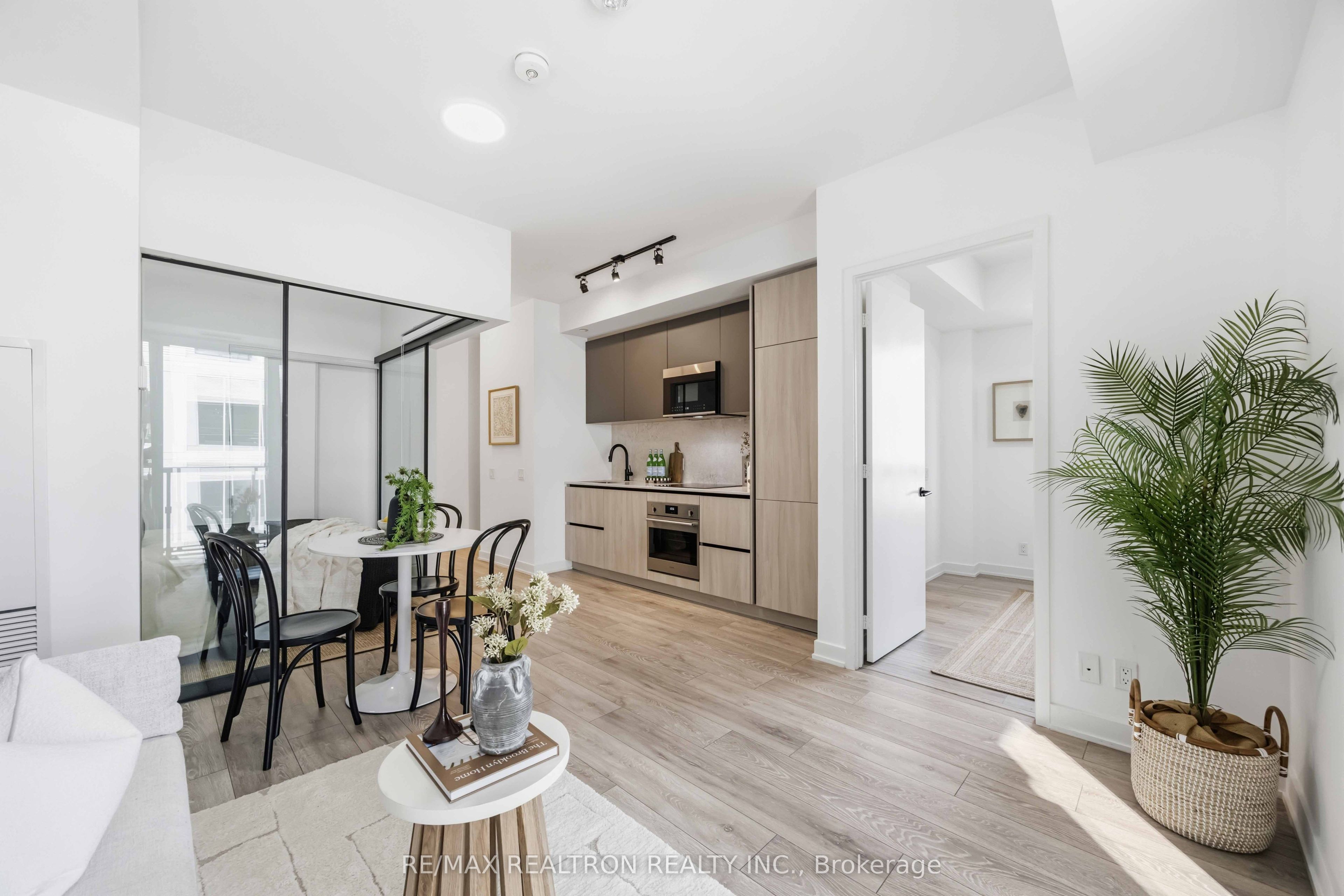 108 Peter Street 1003