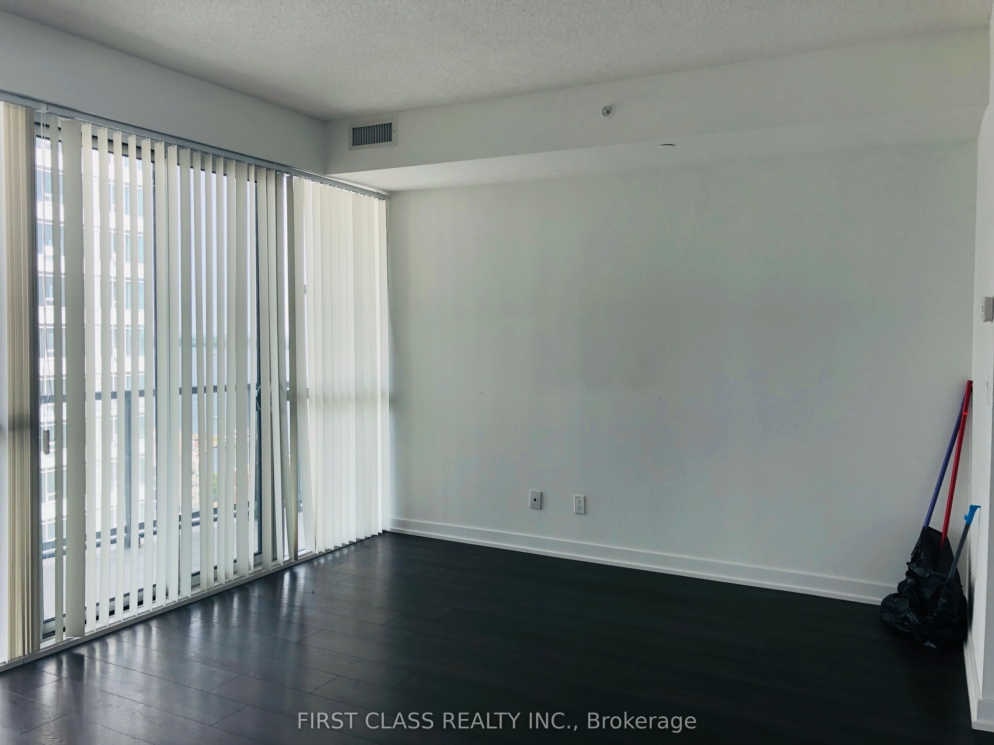 20 Bruyeres Mews 2309