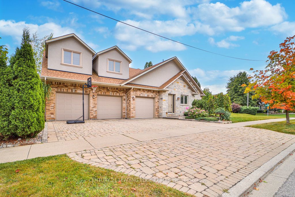 7 Longview Crescent