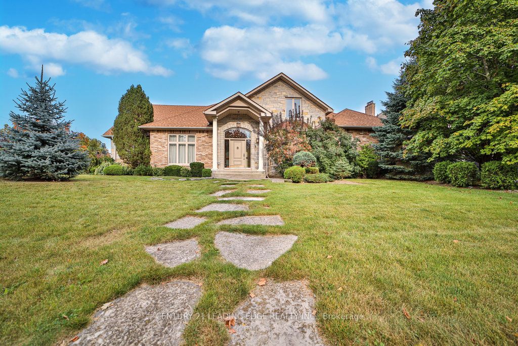 7 Longview Crescent