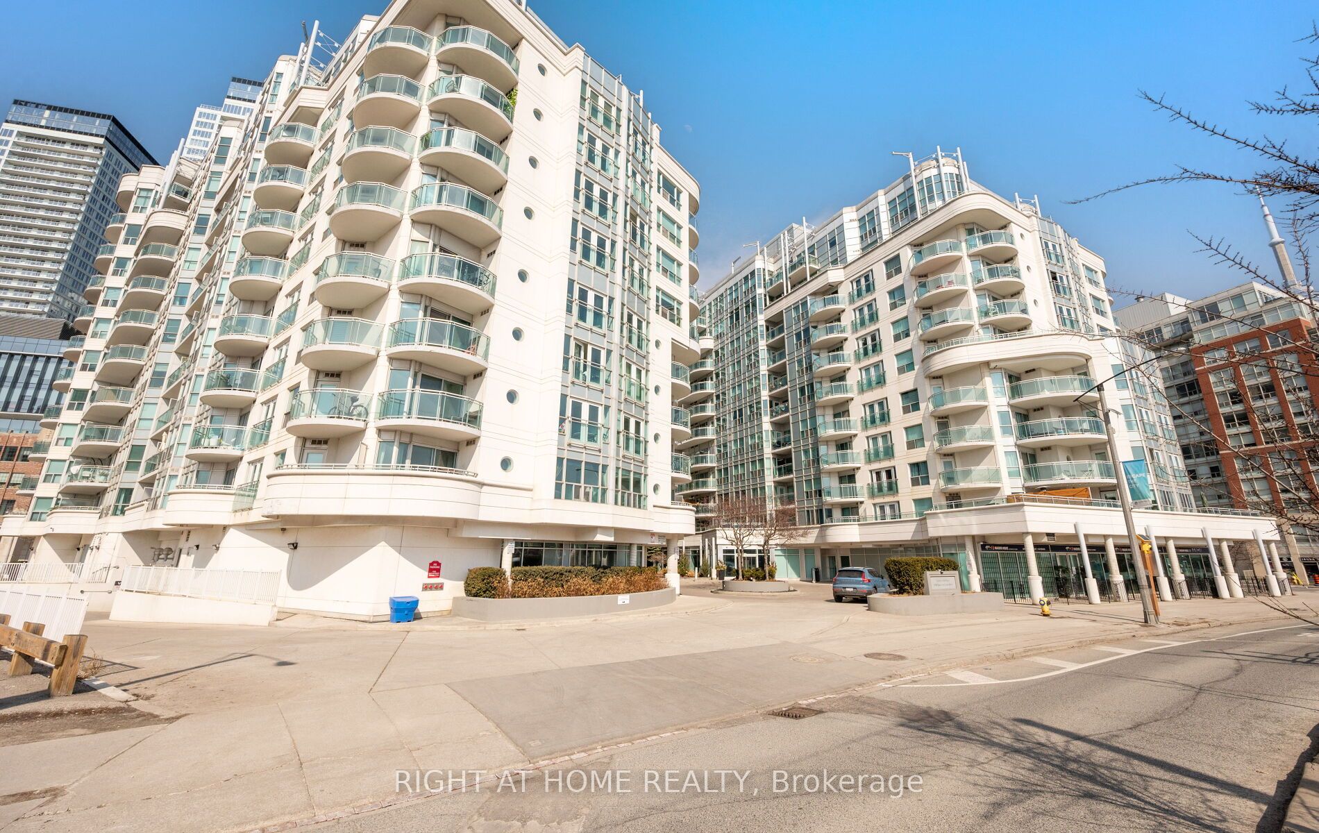600 Queens Quay 219
