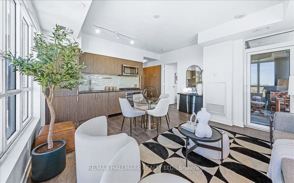Photo of 501 St Clair Avenue W #1811, Toronto, ON M5P 0A2 (MLS # C12361718)
