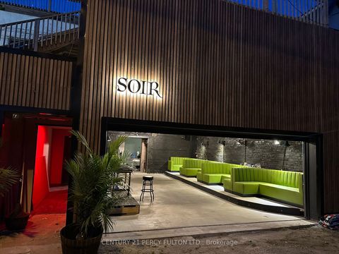 81 Elm Grove W Toronto ON M6K 1L5